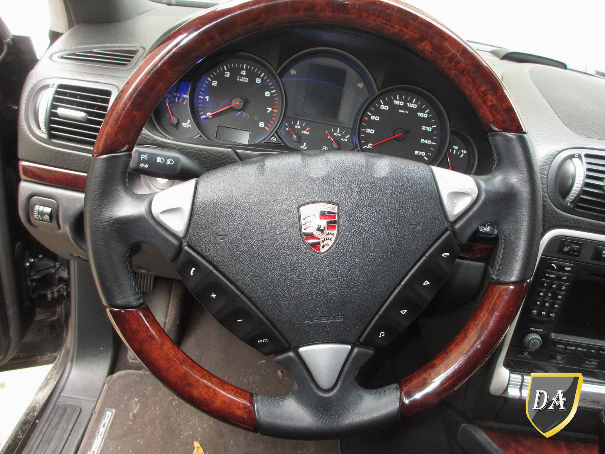 Soft-touch кнопки керма Porsche, після