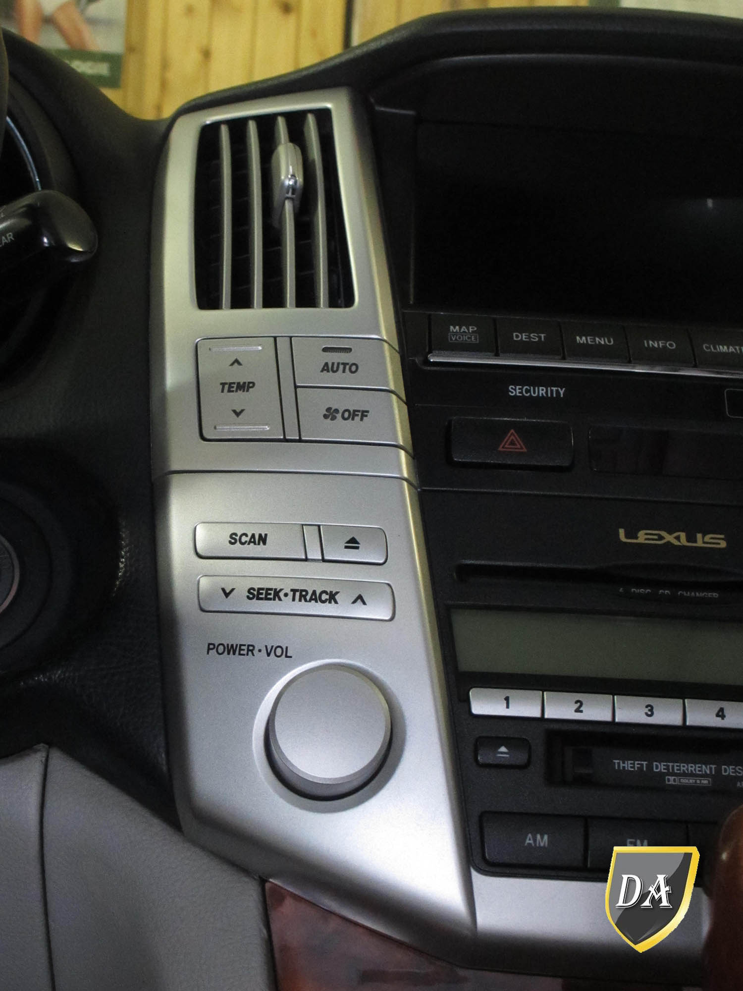 Після відновлення панелі Lexus Rx